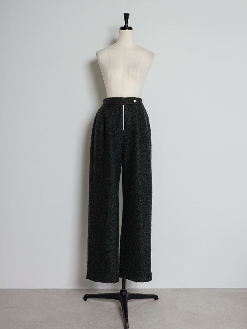 bow.a ボウエー
水際 NAMINAMI BLOUSEホワイト bow.a ボウエー COTTON SLEEVELESS TOPS